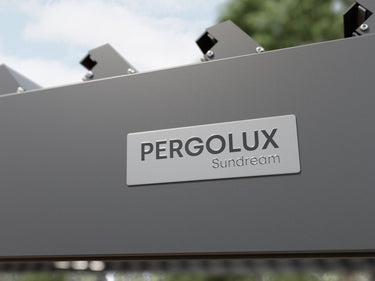 pergola-bioclimatica-pergolux-autoportante-sundream-antracite-logo-detalhe
