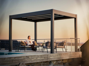 pergola-bioclimatica-pergolux-autoportante-skydance-antracite-varanda