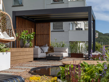 pergola-bioclimatica-pergolux-autoportante-skydance-antracite-atmosfera