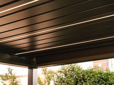 pergola-bioclimatica-pergolux-autoportante-skydance-antracite-detalhe