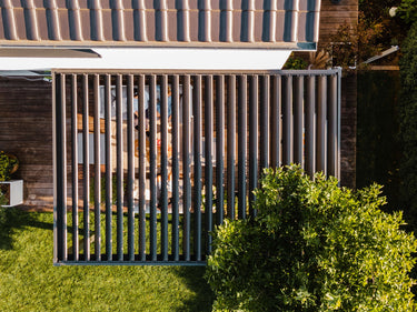 pergola-bioclimatica-pergolux-autoportante-skydance-antracite-teto-aberto